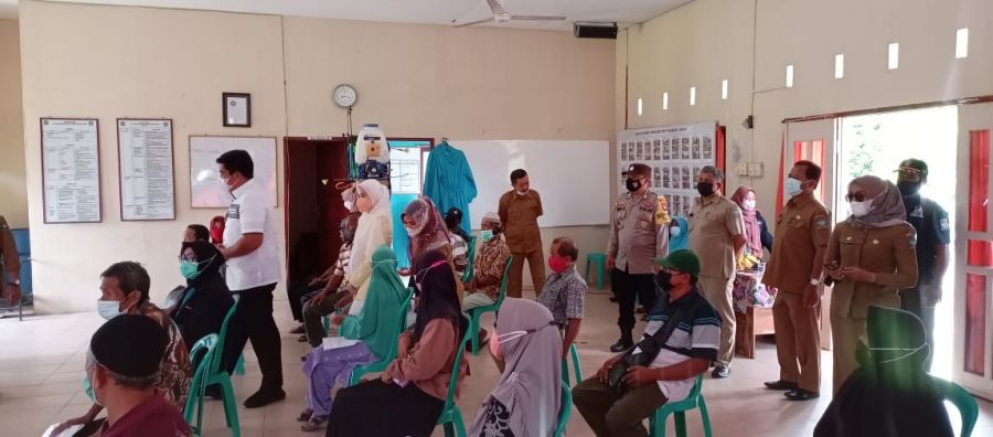 4200 Lansia Terima BLT Tahap Awal di Bintan