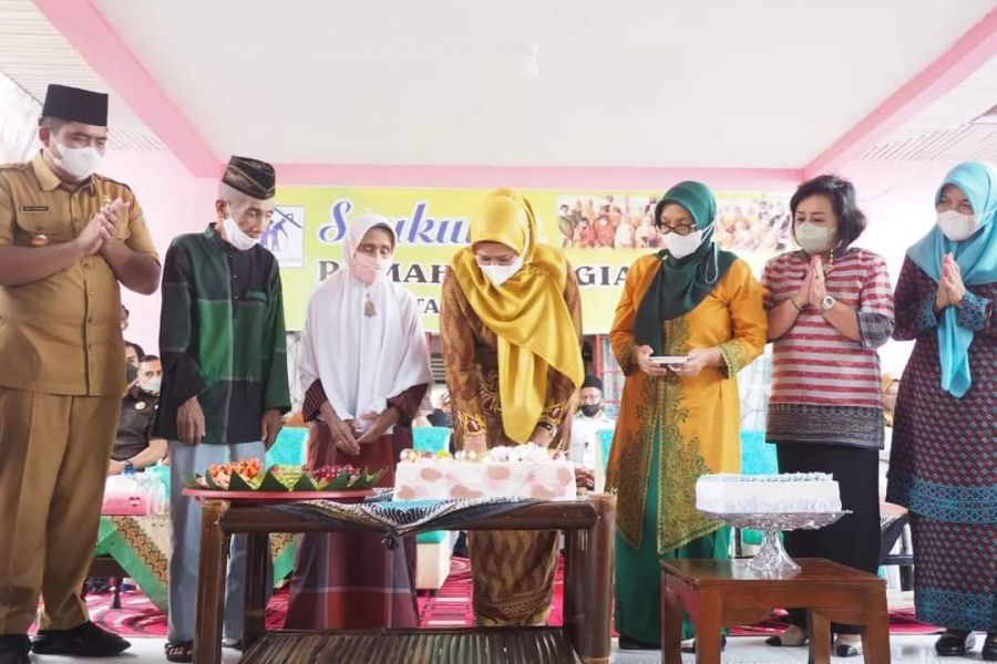 Beri Perhatian Penuh Lansia, Roby Ucapkan Syukur Satu Setengah Dekade di Rumah Bahagia Bintan