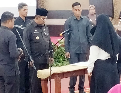 Bupati Karimun Lantik dan Ambil Sumpah 36 Kepsek TK, SD dan SMP