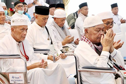 Disambut Sekda, 120 Jamaah Haji Karimun Kembali ke Tanah Air