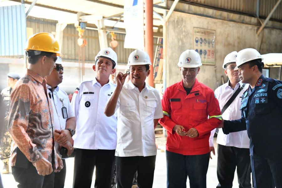 Gubernur Ansar Dampingi Menteri KKP Tinjau Pembangunan 2 Kapal Pengawas Perikanan di Tanjung Uncang