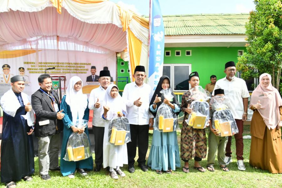 Gubernur Ansar Serahkan Bantuan Bagi Anak Yatim se-Kota Batam