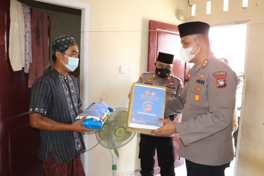 Jumat Berkah, Kapolres Karimun Laksanakan Baksos