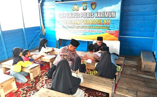 Lewat Program Podassilau, Satpolairud Polres Karimun Cerdaskan Anak Pesisir