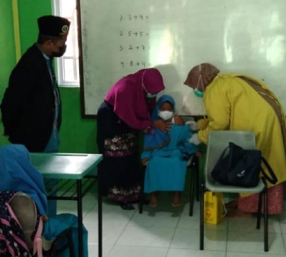Murid MIS Sabilul Muhtadin Bintan Antusias Ikuti Kegiatan Bulan Imunisasi Anak Sekolah