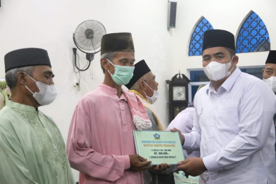 Pemkab Bintan Hibah 100 Juta untuk Pembangunan Masjid Fastabiqul Khairot