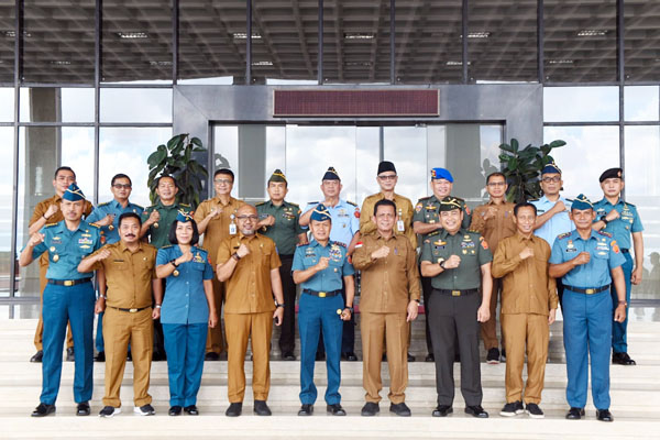 Pertemuan Hangat Gubernur Kepri dan Pangkogabwilhan I di Momen Idul Fitri 1445 H