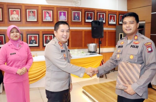 Pindah Tugas ke Polda Gorontalo, Kapolsek Balai Serah Jabatan ke Kapolres Karimun