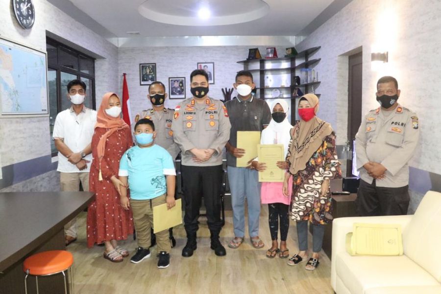 Polres Lingga Berikan Santunan Bagi Keluarga Almarhum Anggota Polri