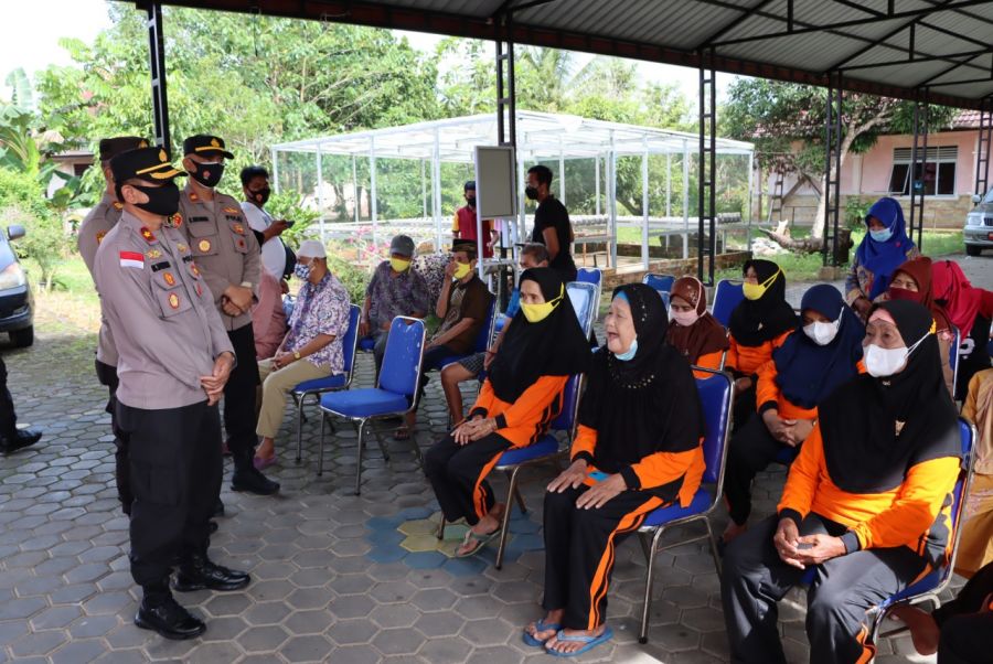 Polres Salurkan Bantuan di Panti Jompo Rumah Bahagia Bintan dan Posyandu Kemala