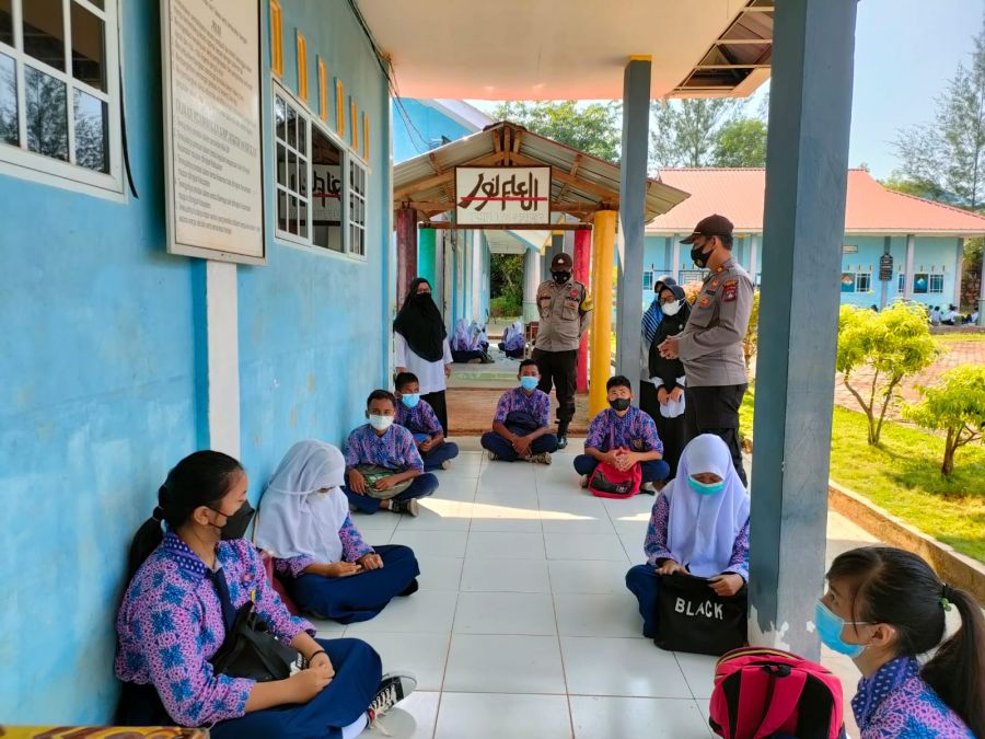 Polsek Bintan Timur Cek Prokes di Sekolah Saat Pembelajaran Tatap Muka Diberlakukan