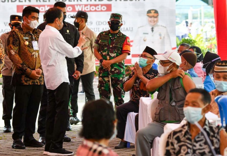 Presiden Joko Widodo Tinjau Vaksinasi di Bintan