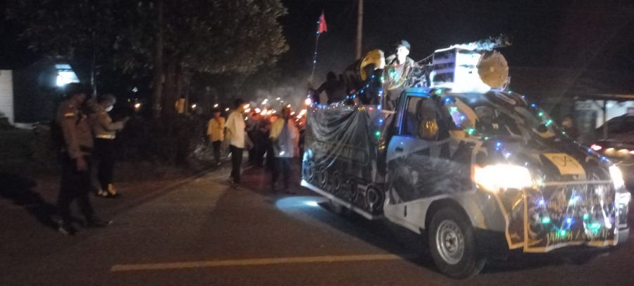 Ratusan Warga Antusias Ikuti Takbir Keliling di Kawasan Jalan Km 18 Kijang