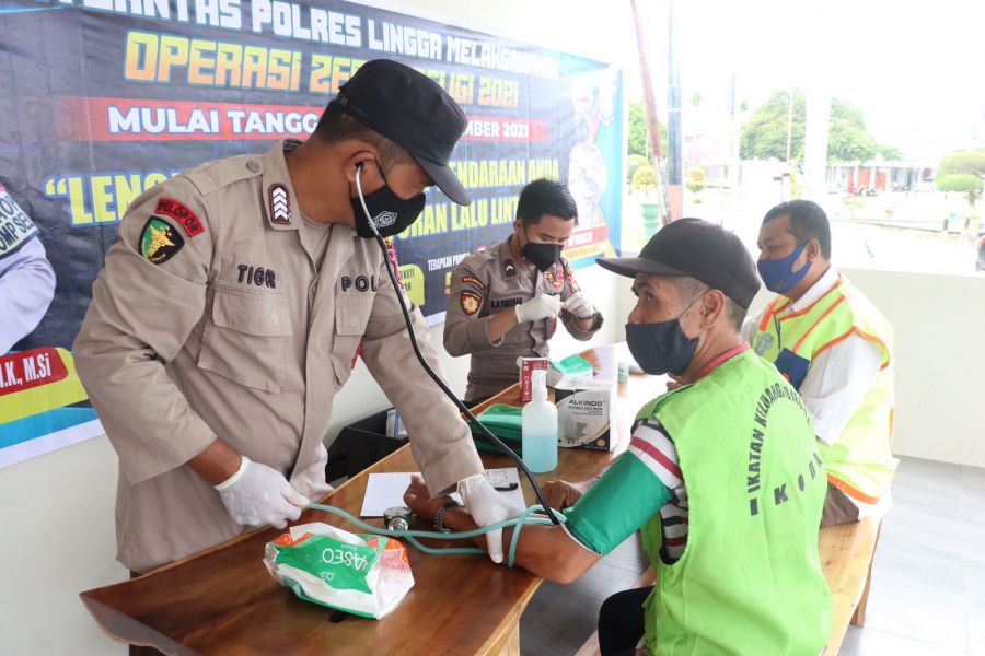 Satlantas Polres Lingga Gelar Pemeriksaan Kesehatan Gratis Kepada Tukang Ojek