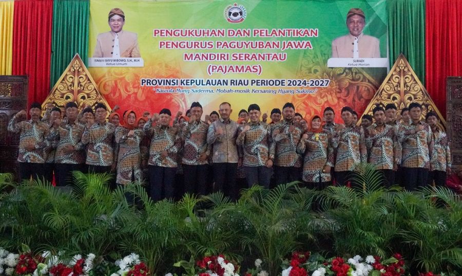 Sekda Kepri Adi Prihantara Lantik Isnaini Bayu Wibowo Sebagai Ketum Pajamas  Periode 2024-2027