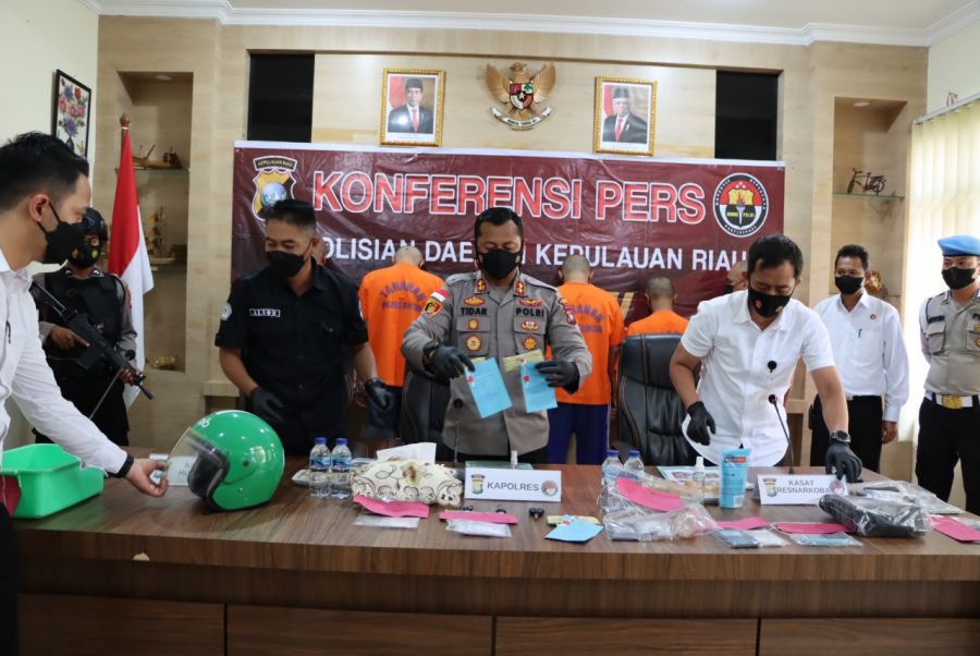 Simpan Sabu Sebanyak 26 Gram, 6 Pria ini Berhasil Tertangkap Polisi di Bintan