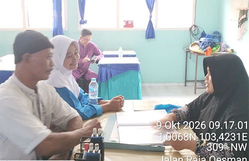 Suasana Hangat Warnai Pengambilan Rapor di SMA Negeri 1 Karimun