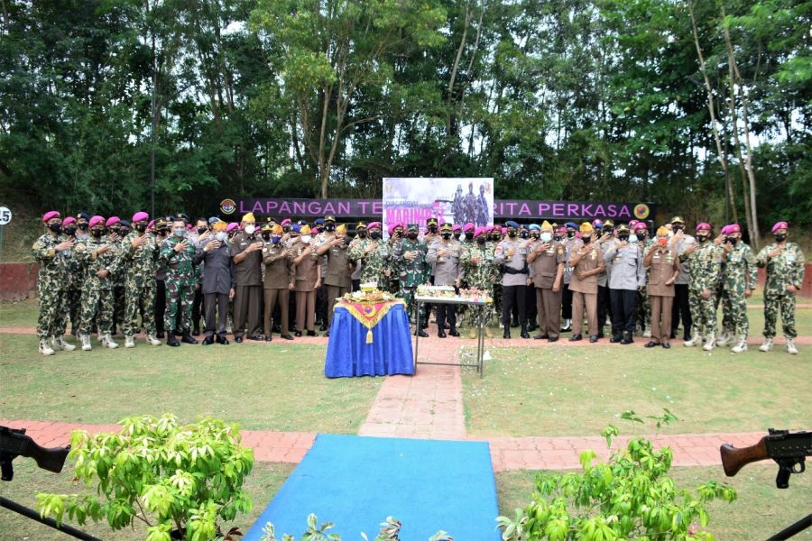 HUT Korps Marinir Ke 76, YONMARHANLAN IV Tanjungpinang Gelar Upacara Peringatan