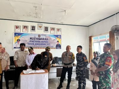 Babinsa Desa Mapur, Kec. Bintan Pesisir, Kab. Bintan, menghadiri kegiatan Musyawarah RKPDes 2027.