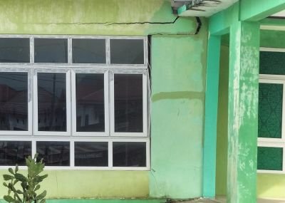 Gedung Balai Nikah dan Manasik Haji (KUA) Kecamatan Bebesen Retak "Tanah Amblas, Mau Roboh"