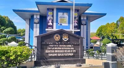 pengurusan-paspor-berjalan-lancar-pelayanan-imigrasi-tanjung-balai-karimun-diapresiasi-warga